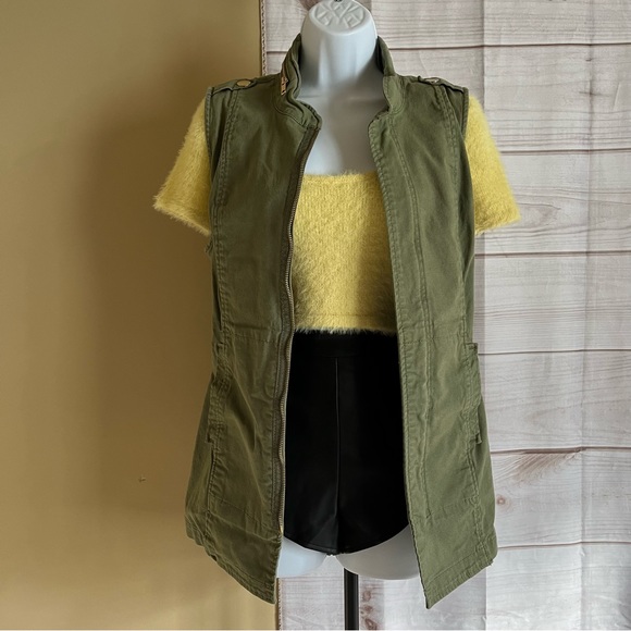 CAbi Explorer Vest Jacket NWOT - Picture 6 of 9